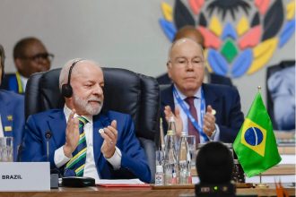 Presidente Lula com o embaixador Mauro Vieira no G20: elogio ao multilateralismo na COP30 (Foto Ricardo Stuckert-PR)
