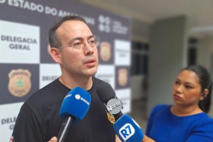 Segundo o delegado Rafael Guevara, titular da Decon, o grupo divulgava propagandas para atrair vítimas (Foto: Thiago Gonçalves/AMATUAL)