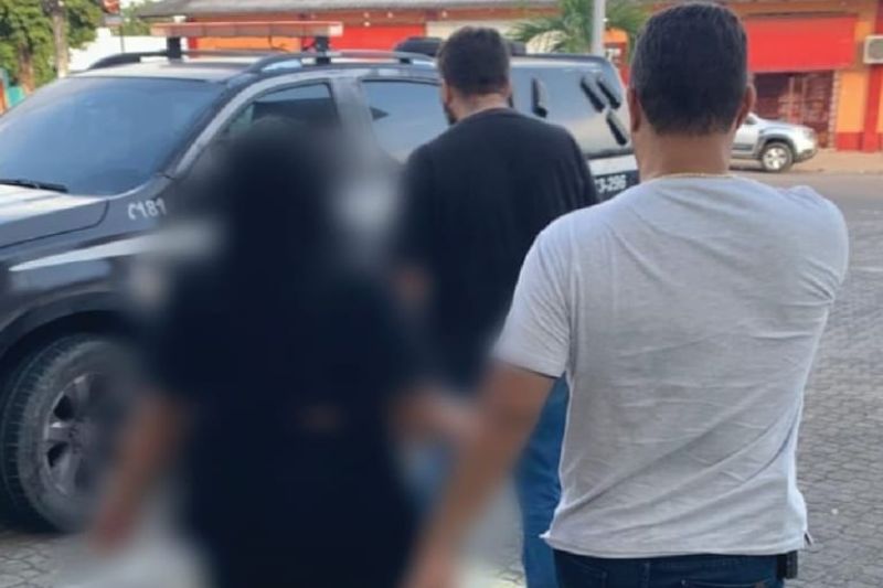 A mulher, de 36 anos foi presa em Manaus, sob acusação de extorsão qualificada (Foto: Divulgação/PC-AM)