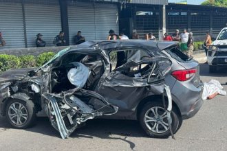 O acidente aconteceu na alameda Alphaville, na zona Norte de Manaus (Foto: WhatsApp/Reprodução)