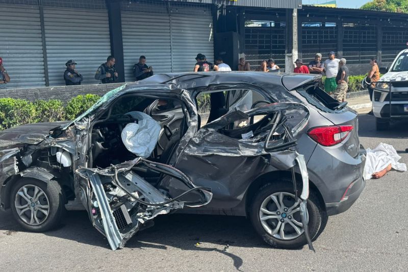 O acidente aconteceu na alameda Alphaville, na zona Norte de Manaus (Foto: WhatsApp/Reprodução)
