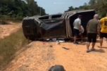 Acidente aconteceu no km 380 da rodovia, no trecho entre Humaitá e Manaus (Foto: WhatsApp/Reprodução)