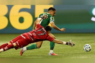 Vitor Roque dribla goleiro para marcar gol na vitória do Palmeiras (Foto: Cesar Greco/Palmeiras/by Canon)