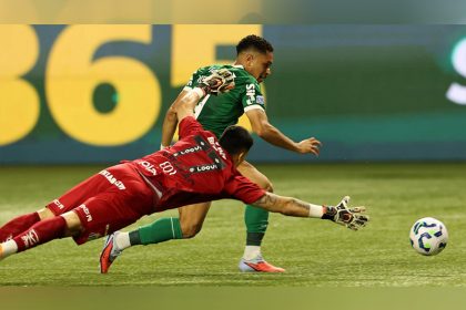 Vitor Roque dribla goleiro para marcar gol na vitória do Palmeiras (Foto: Cesar Greco/Palmeiras/by Canon)