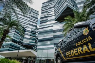 Sede da PF onde Bolsonaro está detido: visita da esposa e do filho Jair Renan (Foto: Rafa Neddermeyer/ABr)