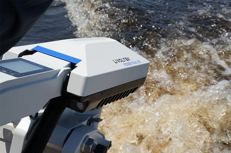 Motor de popa elétrico é versão tecnológica do tradicional com rabeta (Foto: Divulgação)