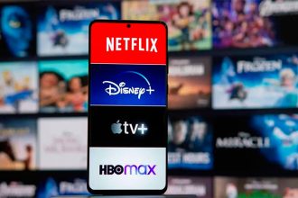 Plataformas de streaming oferecem atividades culturais como cinema, séries, música e shows pela internet (Imagem: Reprodução)