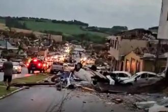 Destruição em Rio Bonito do Iguaçu (PR). Ciclone deixou 4 mortos e 432 feridos (Imagem: YouTube/Reprodução)