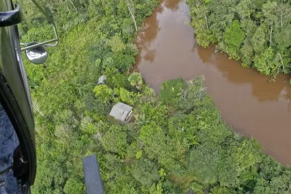 Rio Capuxi, no Amapá, mudou de cor com substâncias químicas proveniente de garimpo (Imagem: Gov. Amapá/YouTube/Reprodução)
