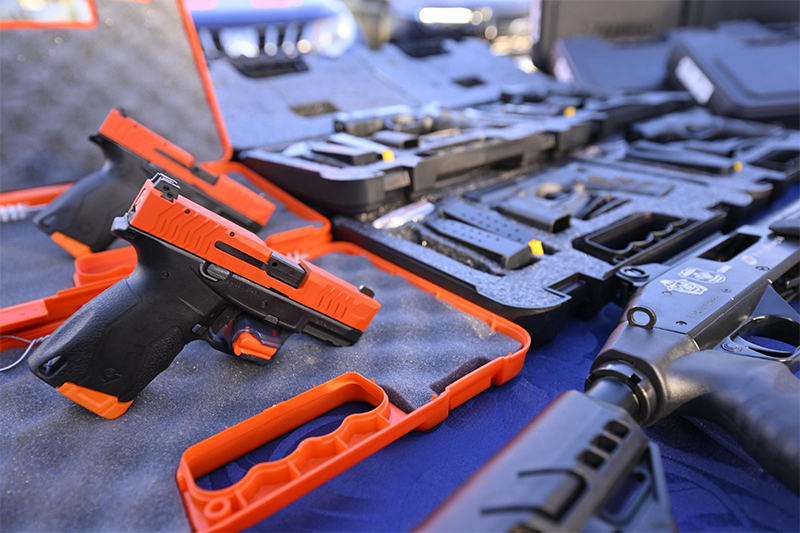 Armas menos letais serão usadas pelos guardas municipais (Foto: Dhyeizo Lemos/Semcom)