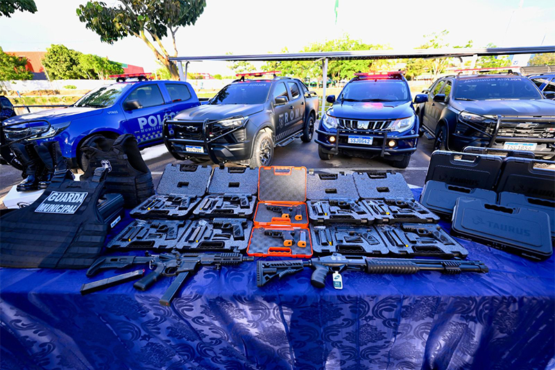 Armamento foi entregue à Guarda Municipal de Manaus nesta terça-feira (Foto: Dhyeizo Lemos/Semcom)