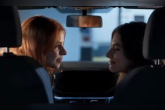 Atrizes Alanis Guillen - e Gabriela Medvedovsky em cena de Três Graças: romance (Imagem: TV Globo/Reprodução)