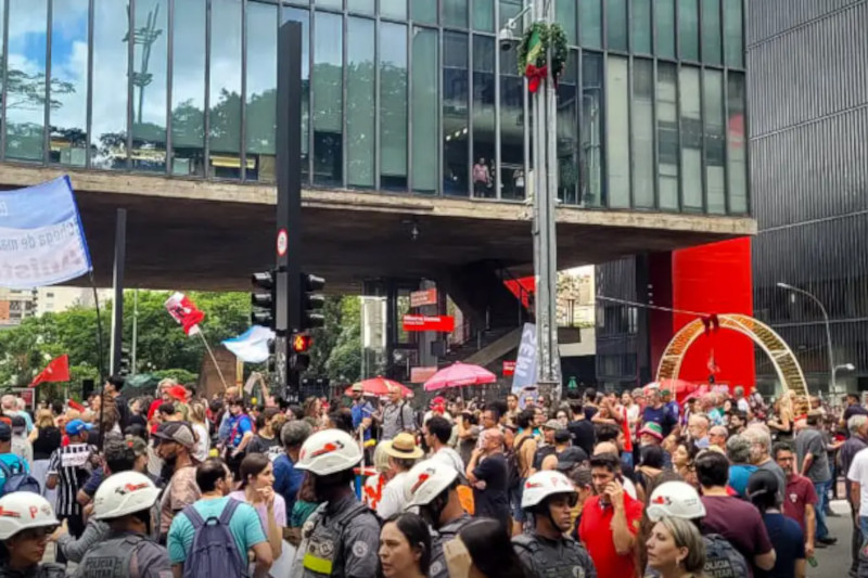 Manifestantes em São Paulo: indignação contra PL da Dosimetria (Foto: Camila Boehm/ABr)