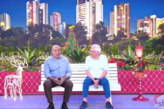 Manoel de Nóbrega com o filho, Carlos Manoel de Nóbrega: encontro com uso de IA (Imagem: SBT/Reprodução)