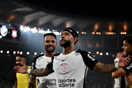 Memphis Depay marcou o gol da vitória e do título do Corinthians (Foto: André Fabiano/Código 19/Estadão Conteúdo)