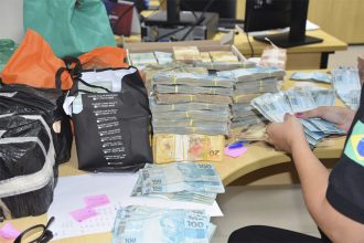 Agentes do MP-MA apreenderam R$ 5 milhões em dinheiro vivo em endereço ligado a prefeito (Foto: MP-MA/Divulgação)