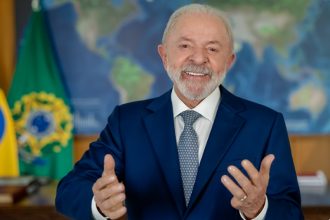 Presidente Lula em pronunciamento à nação no domingo: exaltação da isenção do IR (Imagem: TV Brasil/Reprodução)
