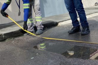 Segundo juiz, concessionária deve deixar o pavimento seguro após obras (Foto: Divulgação/Águas de Manaus)