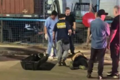 Júlio César dos Santos Silva, 44 anos, morreu no local do acidente e a condutora da moto foi socorrida (Foto: WhatsApp/Reprodução)