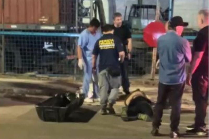 Júlio César dos Santos Silva, 44 anos, morreu no local do acidente e a condutora da moto foi socorrida (Foto: WhatsApp/Reprodução)