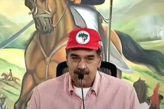 Nicolás Maduro em pronunciamento na TV: pedido de apoio ao Brasil (Imagem: YouTube/Reprodução)