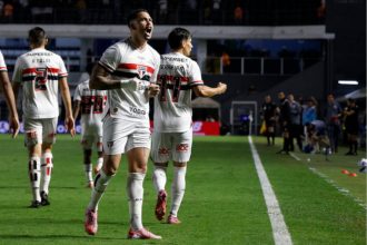 Luciano comemora gol na vitória do São Paulo (Foto: Rubens Chiri / São Paulo FC)