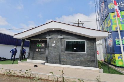 Primeiro modelo de moradia sustentável produzido a partir de resíduos plásticos reciclado (Foto: Secom)