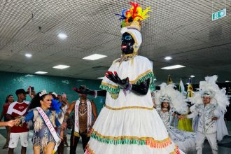 No Olímpico Clube, acontece o tradicional baile da “chegada da Kamélia” (Foto: Divulgação)