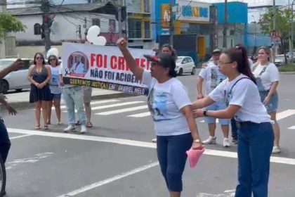 Mãe de Gabriel Melo pediu justiça pela morte do filho no trânsito (Foto: WhatsApp/Reprodução)