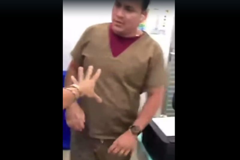 Episódio ocorreu enquanto ela cobrava atendimento para a mãe (Foto: WhatsApp/Reprodução)
