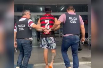 Momento em que o homem chega à delegacia: violência contra a mulher (Foto: Divulgação/PC-AM)