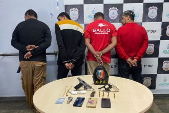 Quatro homens foram presos pela Polícia Militar do Amazonas (Foto: WhatsApp/Reprodução)