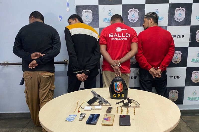 Quatro homens foram presos pela Polícia Militar do Amazonas (Foto: WhatsApp/Reprodução)