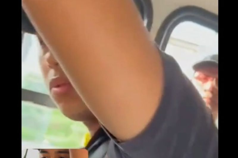 Suspeito de importunação sexual em ônibus, Ele foi retirado do veículo (Foto: WhatsApp/Reprodução)