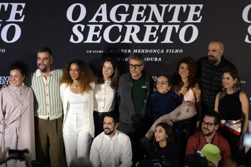 Elenco e diretor de ‘O Agente Secreto’ na premiação: escolha dos críticos de cinema (Foto: Paulo Pinto/ABr)
