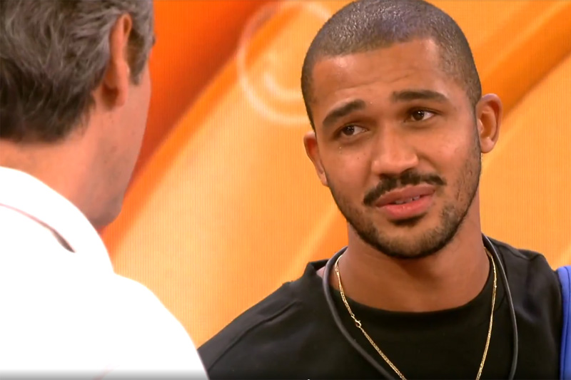 Matheus Moreira em conversa com Tadeu Schimidt: eliminação no BBB 26 (Imagem: Globoplay/Reprodução)