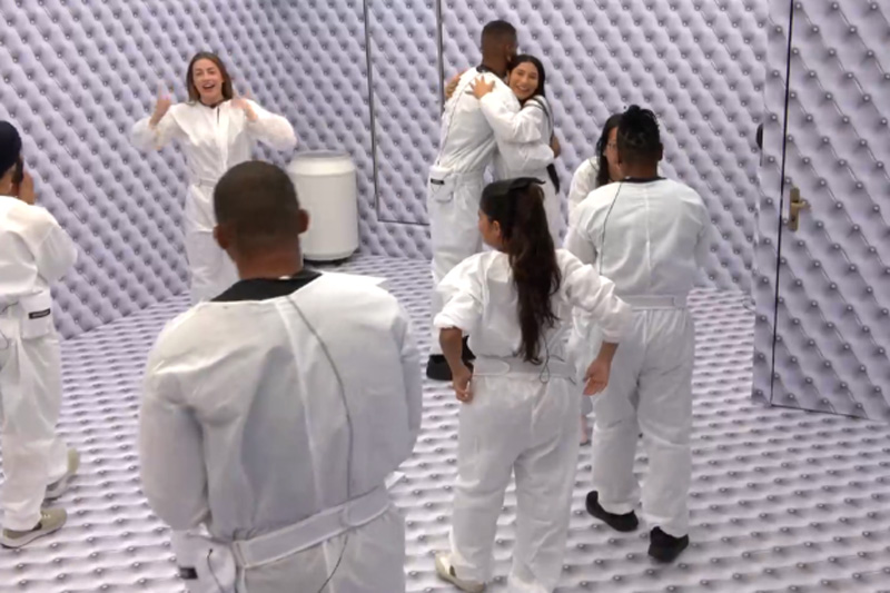 Candidatos rejeitados na Casa de Vidro participam do Quarto Branco para entrar no BBB 26 (Imagem: Globoplay/Reprodução)