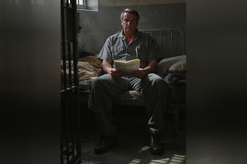 Ex-presidente Jair Bolsonaro, preso na PF, pede remissão de pena por leitura de livros (Imagem ilustrativa gerada por IA/Meta)