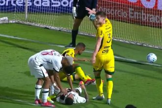 Lance de gol do Vasco, em, que Philippe Coutinho ficou desacordado com choque de cabeças (Imagem: GE/YouTube)