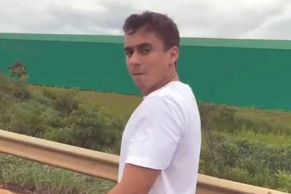Deputado Nikolas Ferreira em caminhada: fugindo do debate (Imagem: Facebook/Reprodução)