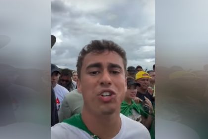 Deputado Nikolas Ferreira caminha até Brasília: risco na BR-040 (Imagem: YouTube/Reprodução)