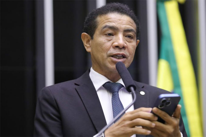 Deputado Pastor Gil alega que cresceu presença de elemento profanos e desrespeitosos à fé cristã nas escolas de samba (Foto Mário Agra Agência Câmara)