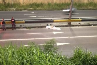 O acidente aconteceu na Avenida das Flores, no bairro Cidade Nova (Foto: WhatsApp/Reprodução)