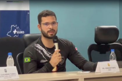 O delegado Adanor Porto, da Delegacia Especializada em Homicídios e Sequestros, deu detalhes sobre o caso em coletiva de imprensa (Foto: WhatsApp/Reprodução)