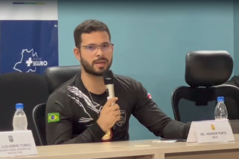 O delegado Adanor Porto, da Delegacia Especializada em Homicídios e Sequestros, deu detalhes sobre o caso em coletiva de imprensa (Foto: WhatsApp/Reprodução)