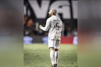 Gabigol ao comemorar gol de empate do Santos com o Corinthians (Foto: Raul Baretta/Santos FC)