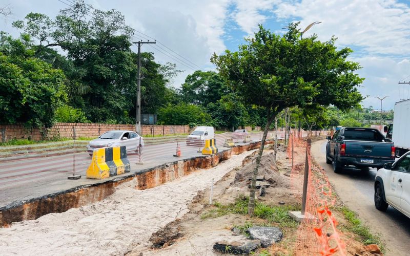 Vala aberta pela Cigás para instalar dutos está em desacordo ao projeto aprovado, diz o Implurb (Foto: Divulgação/Implurb)
