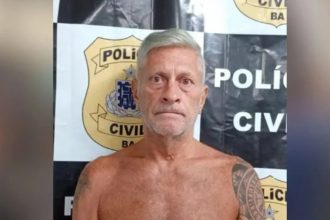 Sérgio Nahas na delegacia. Empresário foi preso por homicídio da esposa (Foto: PM-BA/Divulgação)