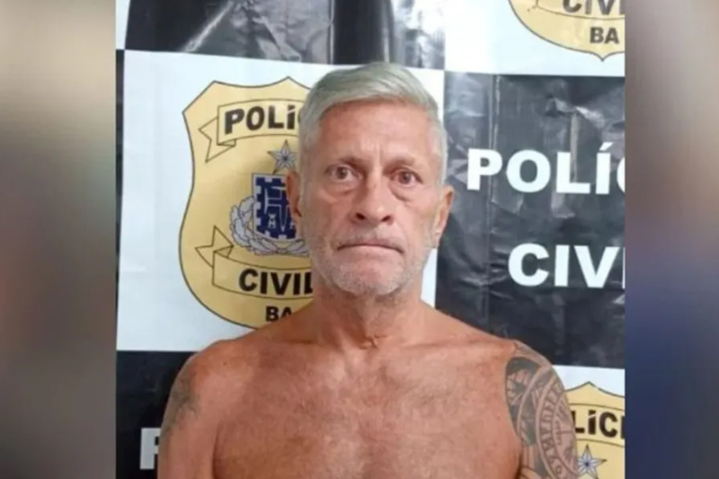 Sérgio Nahas na delegacia. Empresário foi preso por homicídio da esposa (Foto: PM-BA/Divulgação)