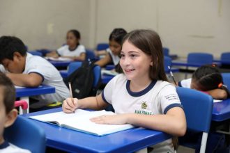 O procedimento é para alunos que concluíram o ano letivo de 2025 na rede pública e desejam mudar de escola em 2026 (Foto: Euzivaldo Queiroz/Seduc)